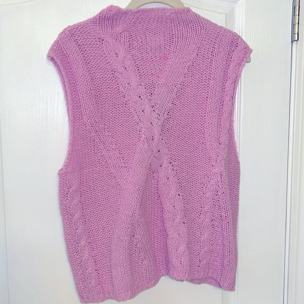 Le Lis effortless sleeveless lightweight sweater medium NWT